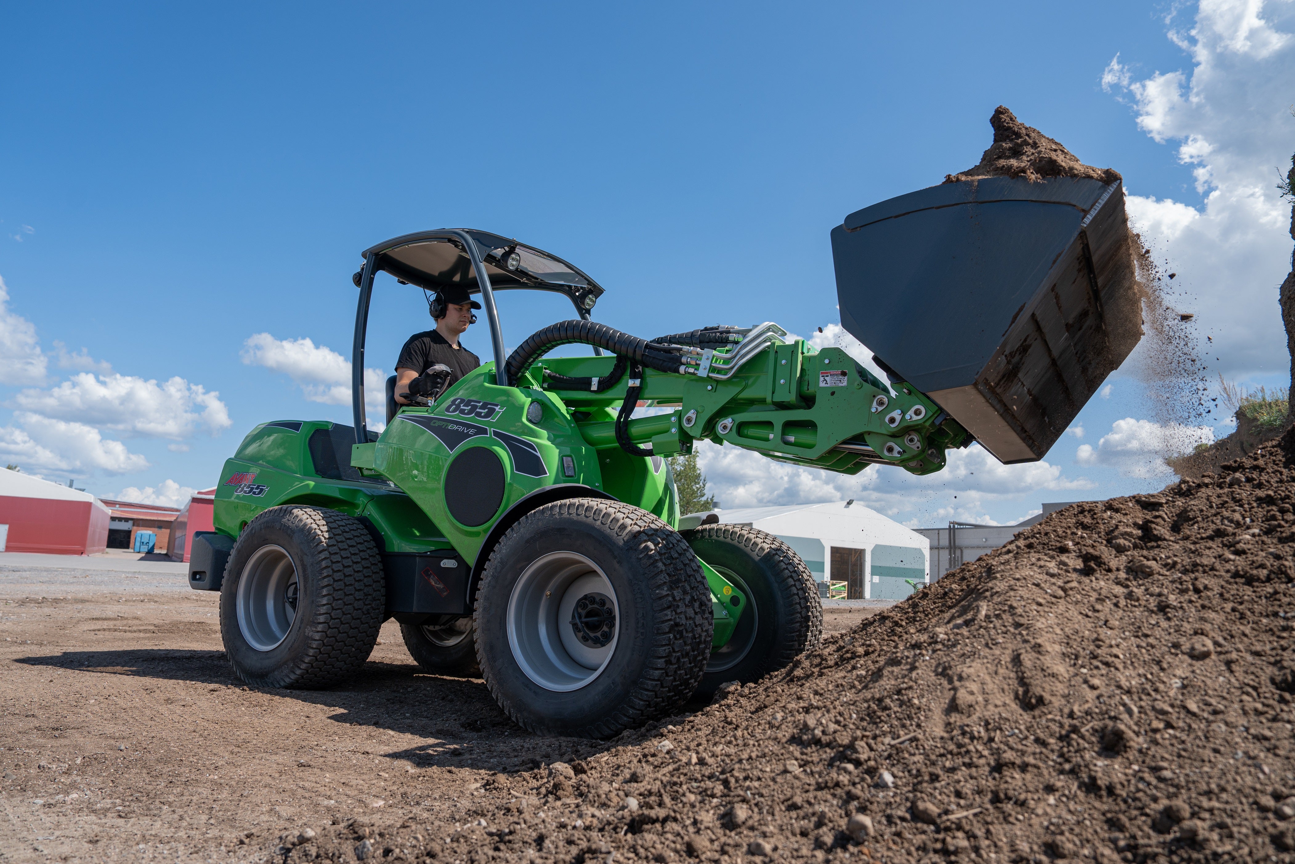 Two new single-speed loader models complete the strongest Avant 800 series