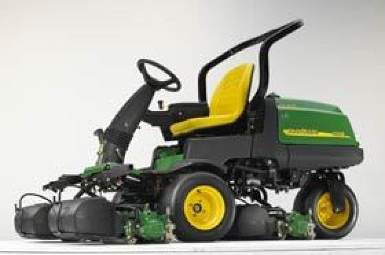 John Deere hybrid greens mower is Industry first