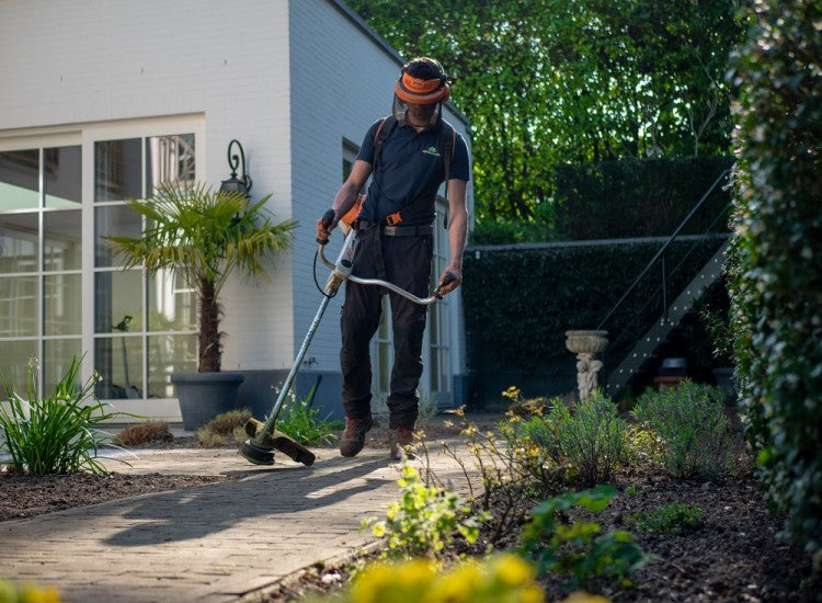 Man_using_Petrol_Power_Tool_v1a.jpg